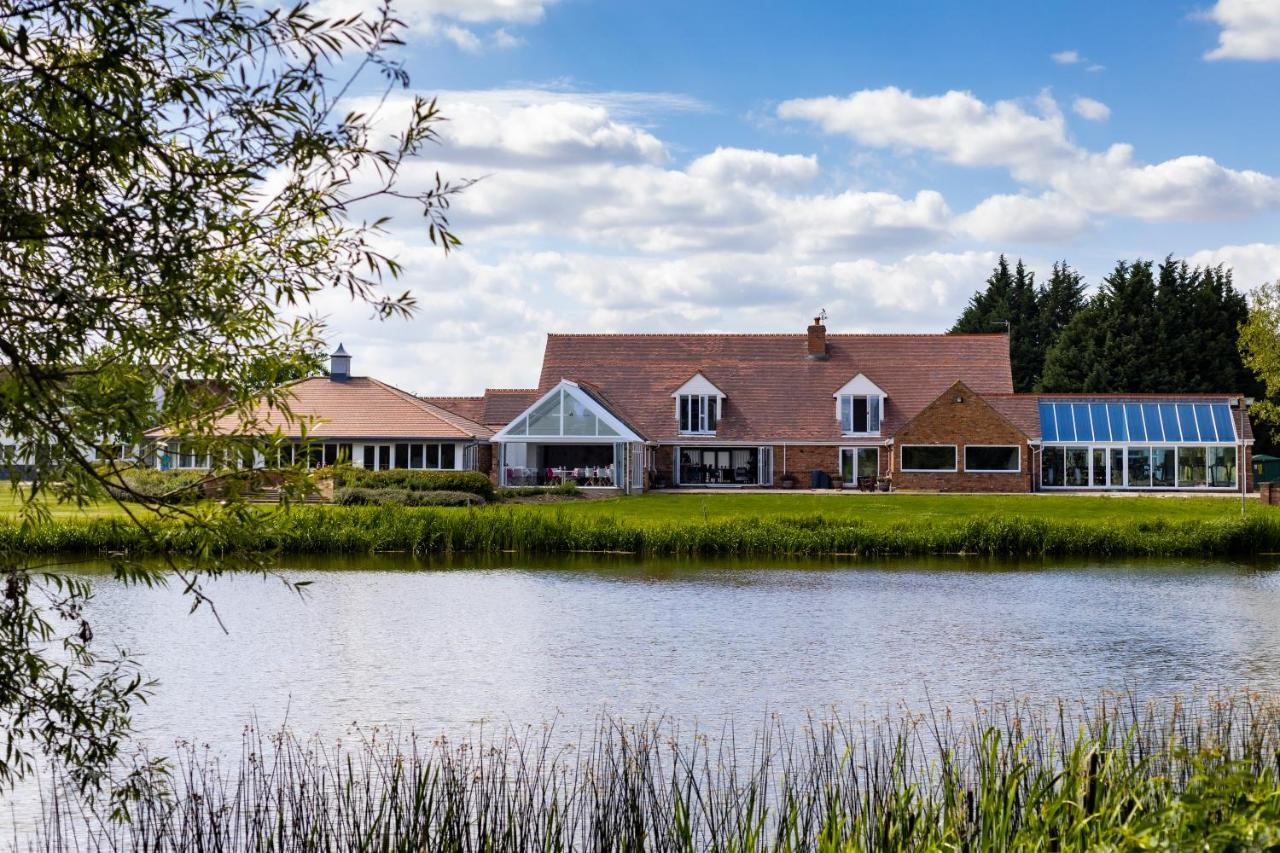 Kingfisher Hotel, Golf And Country Club Milton Keynes Exterior photo