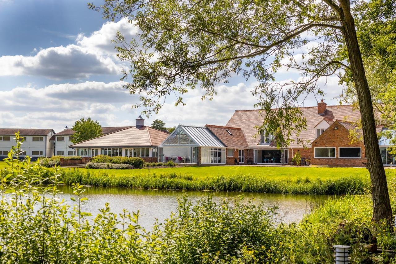 Kingfisher Hotel, Golf And Country Club Milton Keynes Exterior photo